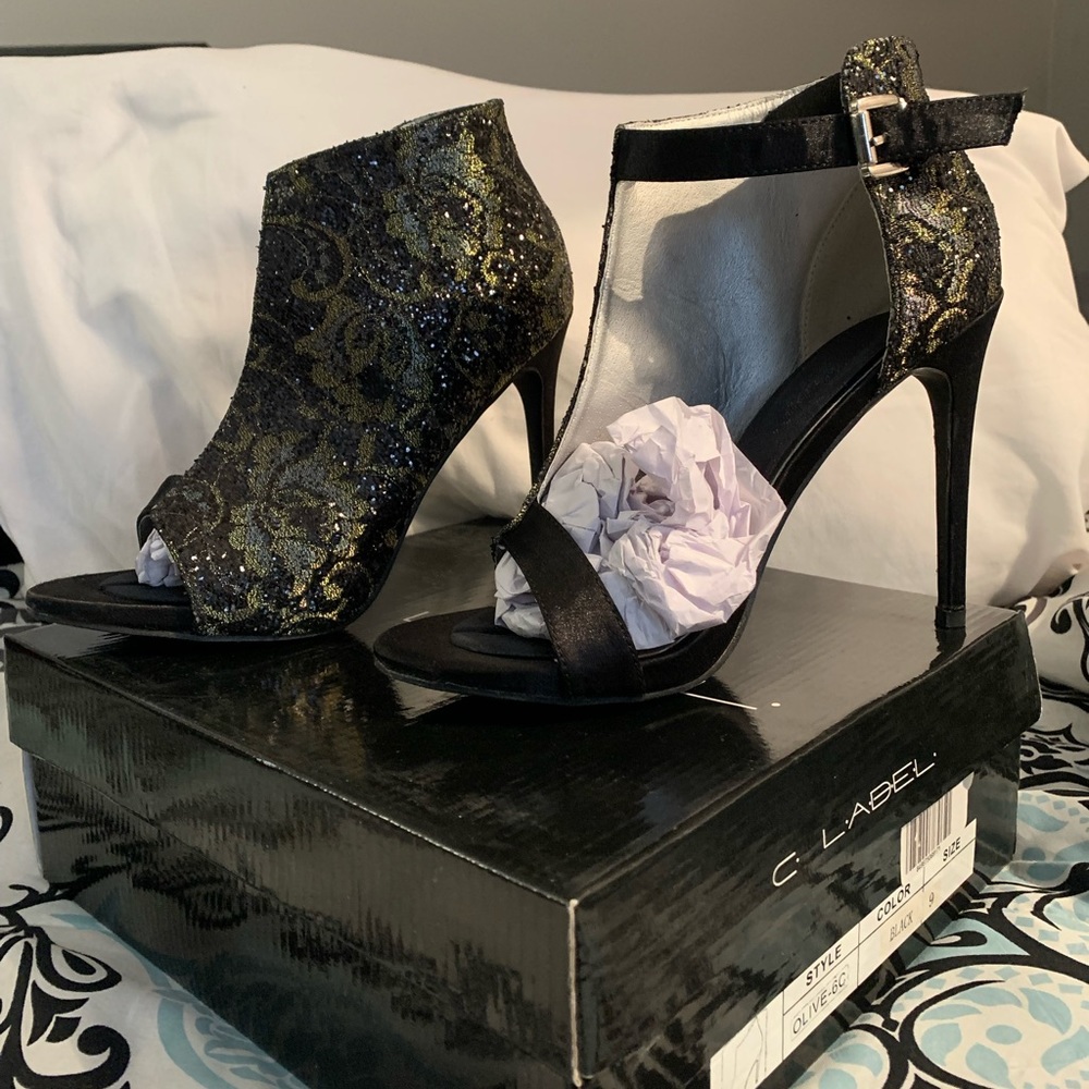 One shoe two looks!!! We have a booty & a sandal in one shoe!